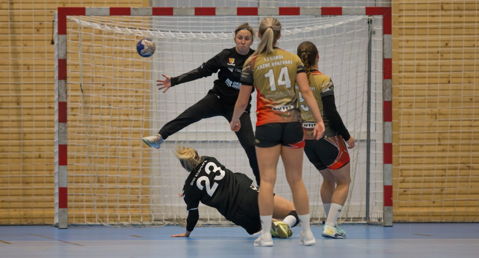 Brankářka Srpová dodává odvahu: Hledejte možnosti, půjde dělat to, co máte rádi, hledejte lidi, kteří vám pomůžou. Nevzdávejte to! 